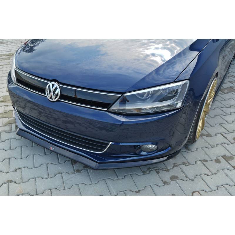 Maxton - LAME DU PARE-CHOCS AVANT V.2 VOLKSWAGEN JETTA MK6 SEDAN AVANT FACELIFT Noir Brillant