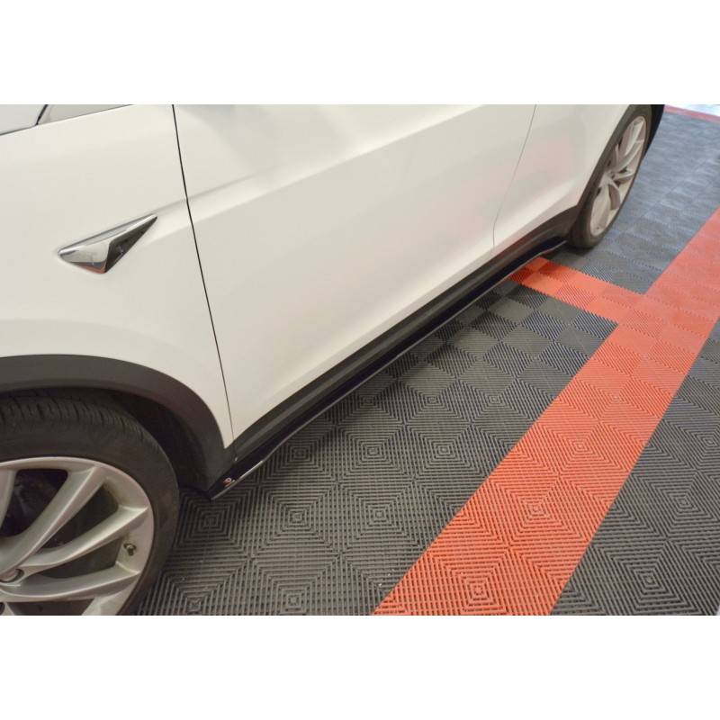 Maxton - SET DES DIFFUSEUR DES BAS DE CAISSE V.2 TESLA MODEL X Noir Brillant Maxton - SET DES DIFFUSEUR DES BAS DE CAISSE V.2 TESLA MODEL X Noir Brillant